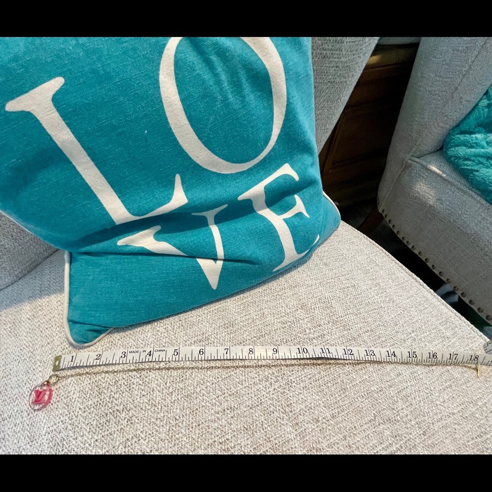 Louis Vuitton 🛍 Charm 10K Yellow Gold Necklace - Picture 6 of 7